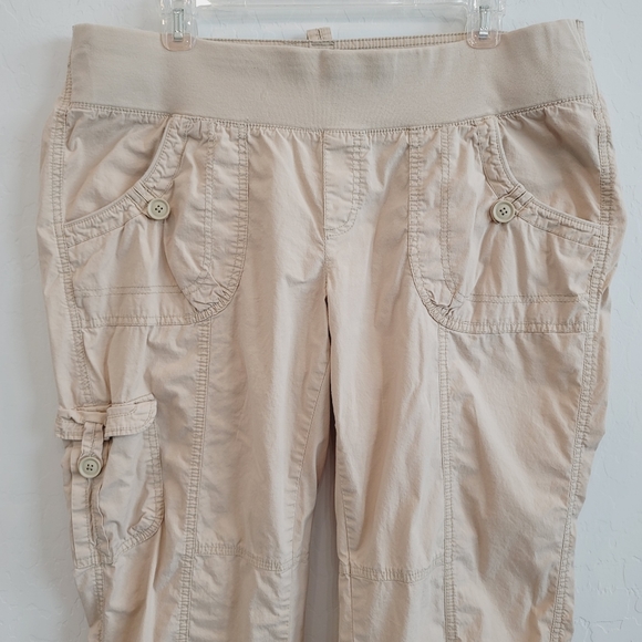 Duo Maternity Beige Pants/Capris Size Large - Picture 10 of 12